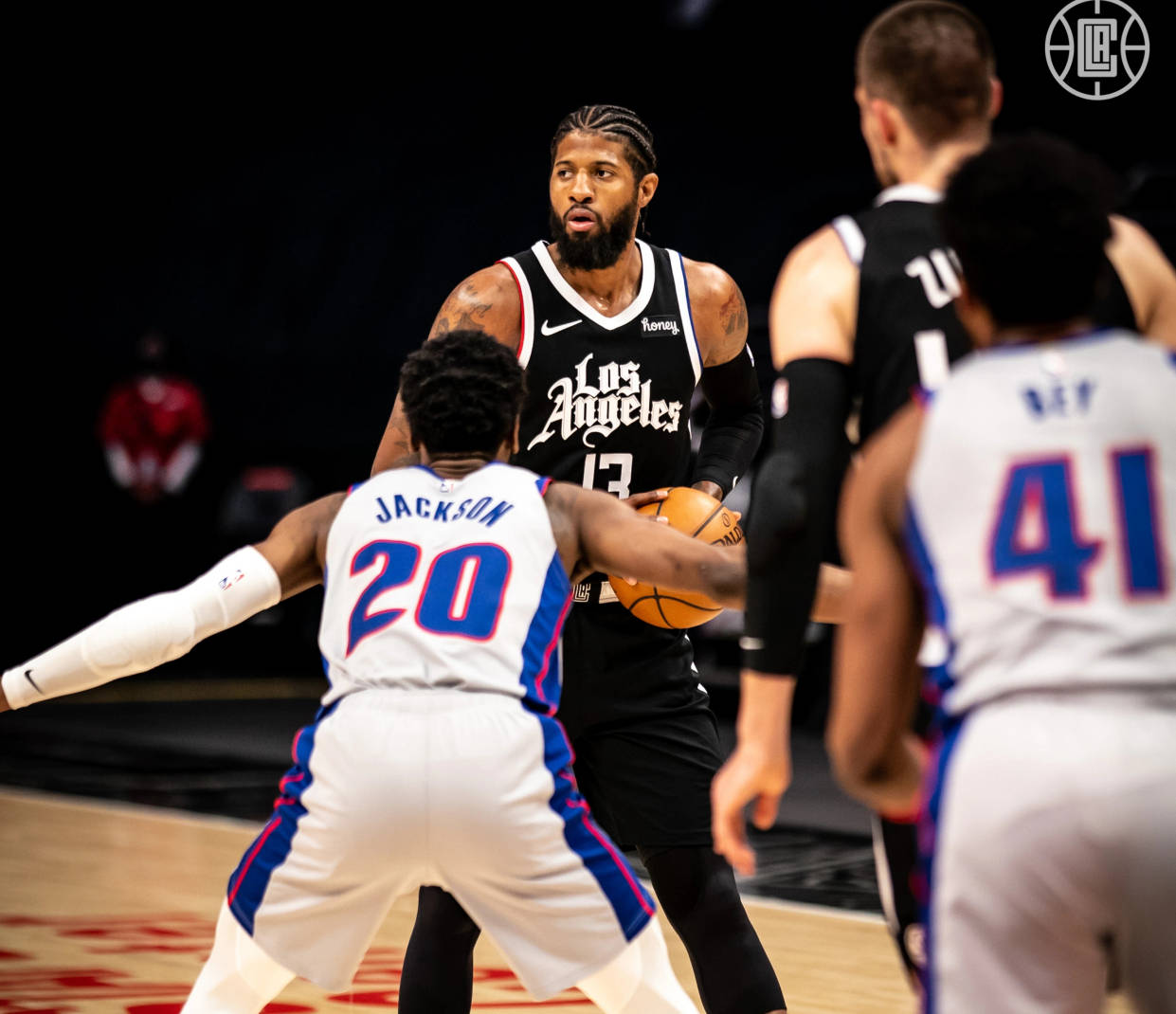 根据他家速 根据他家速